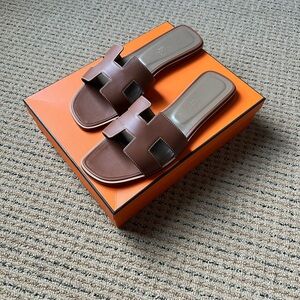 USED Authentic Women’s Hermes Oran Sandals in Gold Brown Tan
